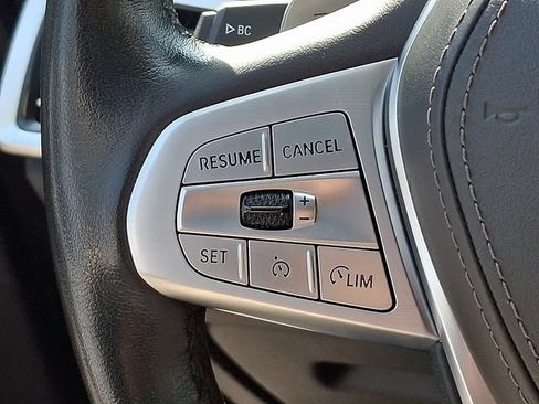 Used 2022 BMW X7 xDrive40i w/ Premium Package AWD/4WD image 22
