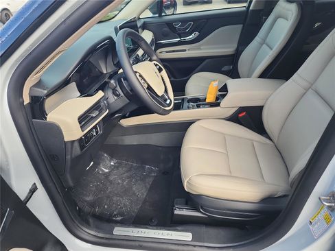 New 2026 Lincoln Corsair Premiere image 12