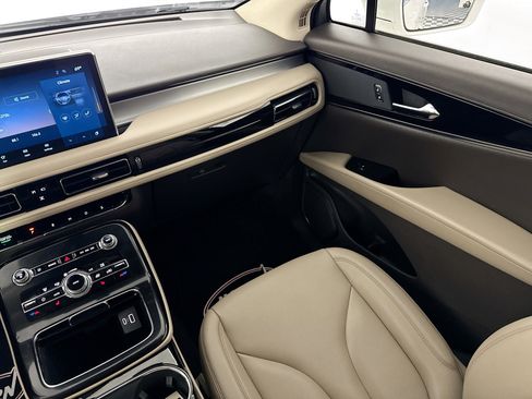 Used 2022 Lincoln Nautilus AWD w/ Premium Package image 29
