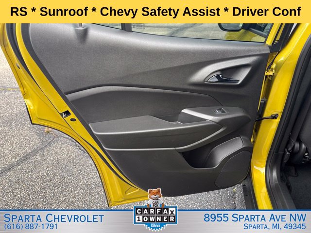Used 2025 Chevrolet Trax RS w/ Sunroof Package FWD image 32