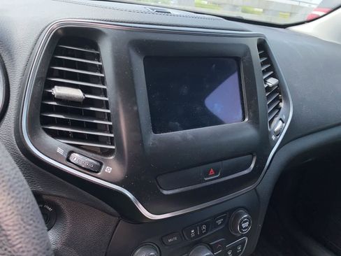 Used 2019 Jeep Cherokee Latitude w/ Popular Appearance Group FWD image 10