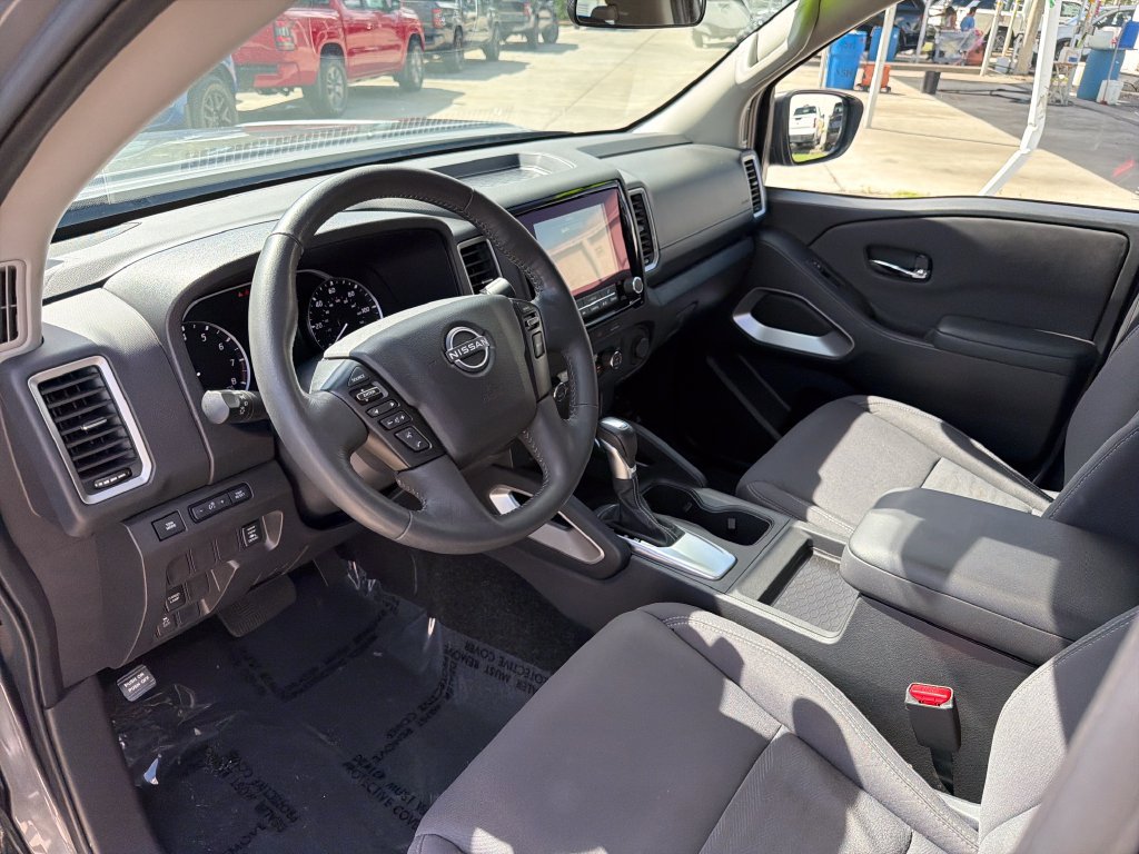 Used 2024 Nissan Frontier SV RWD image 12