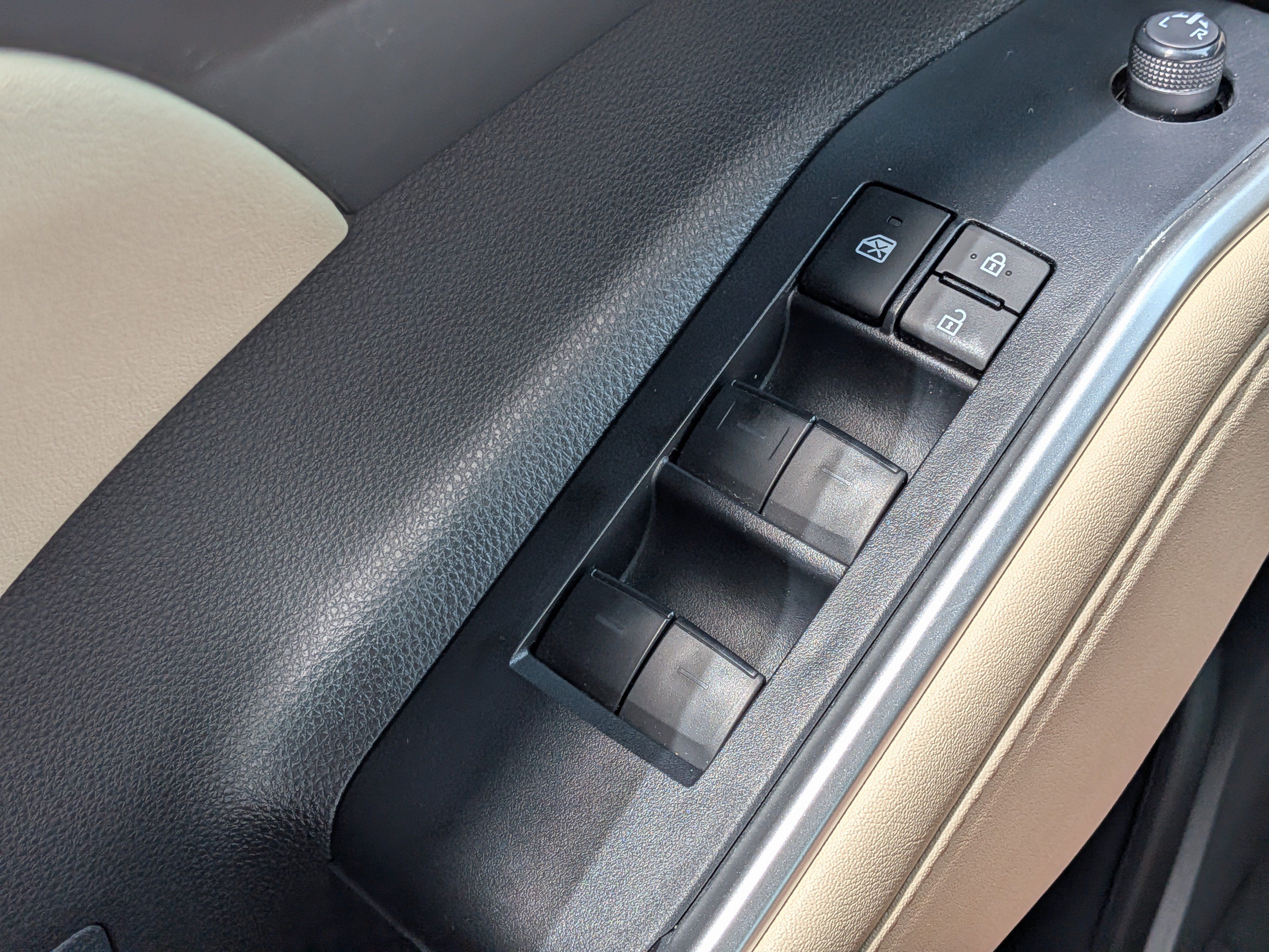 Used 2023 Toyota Highlander XLE FWD image 23