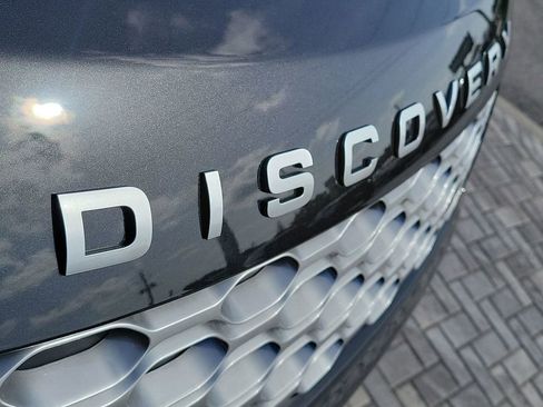 New 2025 Land Rover Discovery Metropolitan Edition image 9