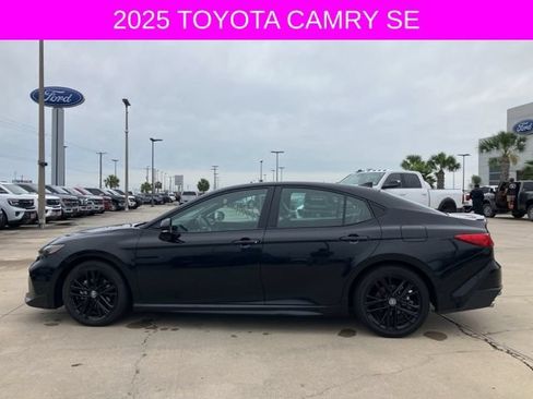 Used 2025 Toyota Camry SE FWD image 4