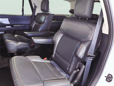 Used 2025 Ford Expedition Active image 10