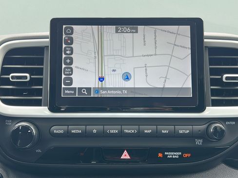 Used 2023 Hyundai Venue Limited FWD image 21