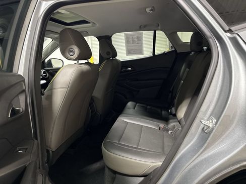 Used 2024 Chevrolet Trax ACTIV w/ Sunroof Package FWD image 23