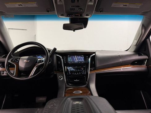 Used 2017 Cadillac Escalade Luxury AWD/4WD image 50