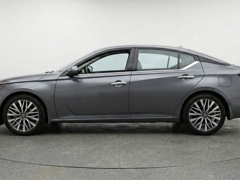 Used 2025 Nissan Altima 2.5 SV image 5