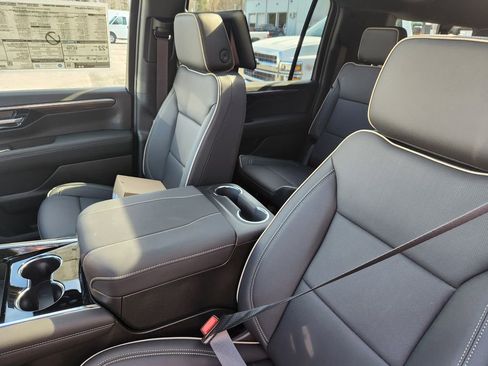 New 2026 Chevrolet Suburban Premier image 15