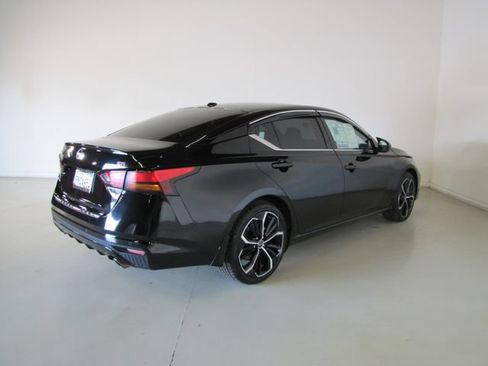 Used 2023 Nissan Altima 2.5 SR FWD image 24