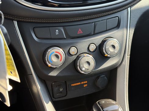 Used 2019 Chevrolet Trax LS FWD image 27