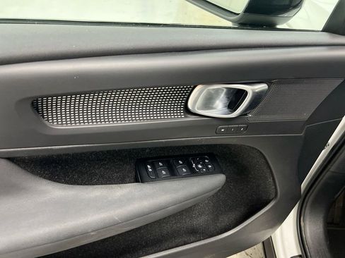 Used 2021 Volvo XC40 T5 R-Design w/ Climate Package image 22