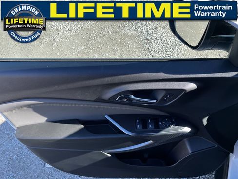 Used 2024 Chevrolet Trax ACTIV w/ Driver Confidence Package image 18