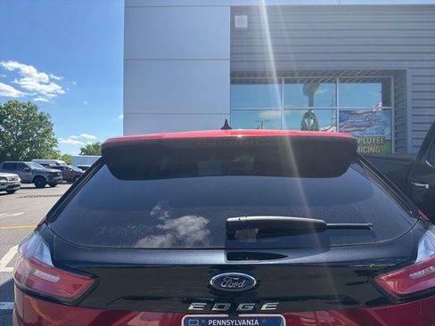 Used 2023 Ford Edge Titanium w/ Equipment Group 301A AWD/4WD image 7