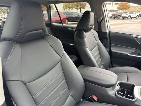 Used 2025 Toyota RAV4 XLE Premium image 17