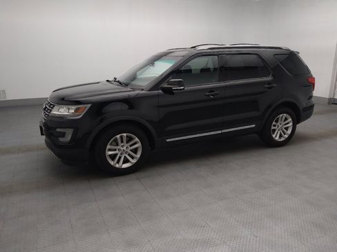 Used 2016 Ford Explorer XLT w/ Equipment Group 201A FWD image 2