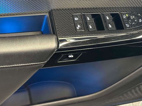 Used 2024 BMW 740i xDrive image 18