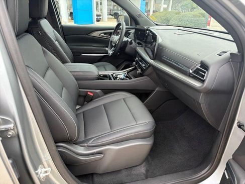 Used 2024 Chevrolet Traverse LT w/ Enhanced Driving Package image 16