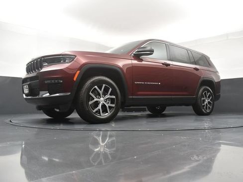 Used 2025 Jeep Grand Cherokee L Limited w/ Trailer Tow Package AWD/4WD image 21