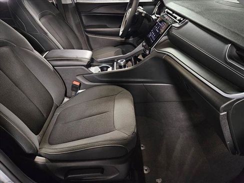 Used 2024 Jeep Grand Cherokee Laredo X RWD image 21