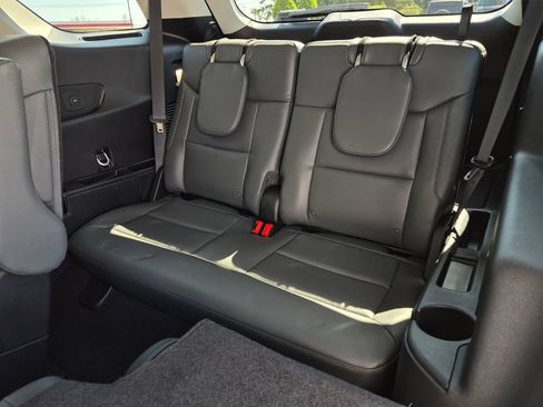 Used 2025 Ford Explorer Active w/ Active Comfort Package RWD image 35