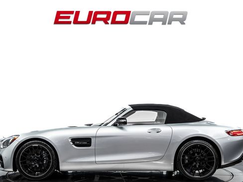 Used 2019 Mercedes-Benz AMG GT Roadster image 3