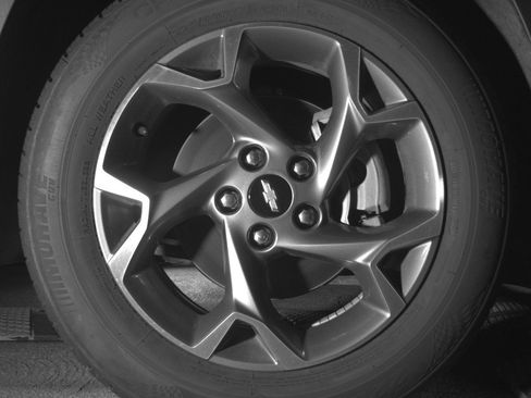 Used 2025 Chevrolet Trax LT FWD image 13