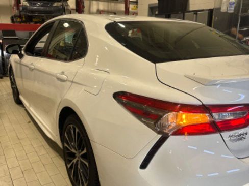 Used 2018 Toyota Camry SE image 7