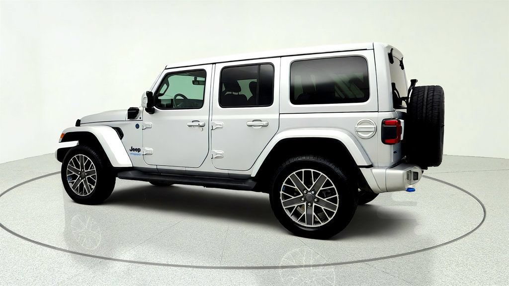 Used 2022 Jeep Wrangler Unlimited Sahara AWD/4WD image 7