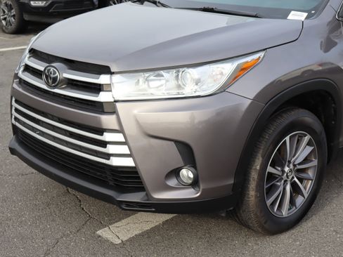 Used 2019 Toyota Highlander XLE image 6