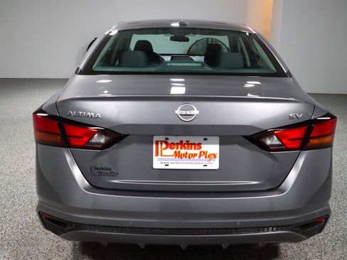Used 2024 Nissan Altima 2.5 SV image 8