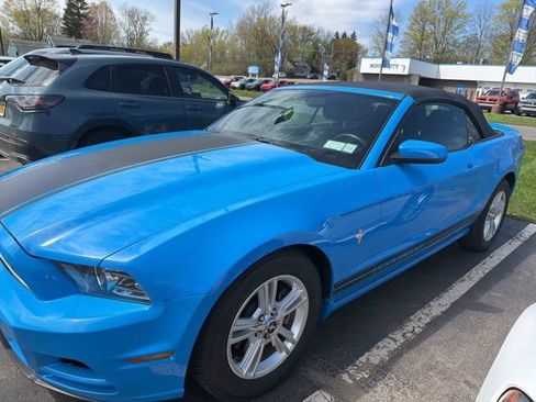 Used 2013 Ford Mustang Convertible RWD image 3