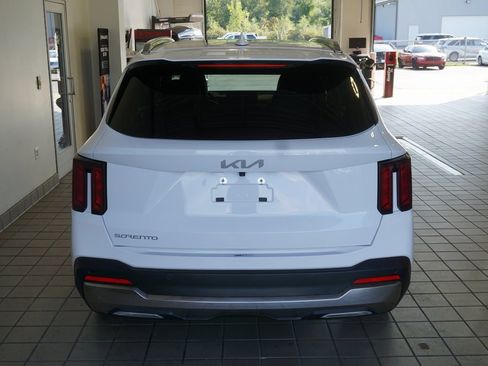 Used 2025 Kia Sorento S w/ Panoramic Sunroof Package image 18