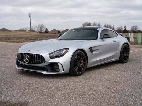 Used 2018 Mercedes-Benz AMG GT R image 2