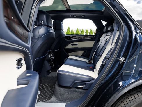 Certified 2024 Bentley Bentayga image 27