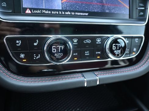 Used 2020 Bentley Bentayga AWD/4WD image 30