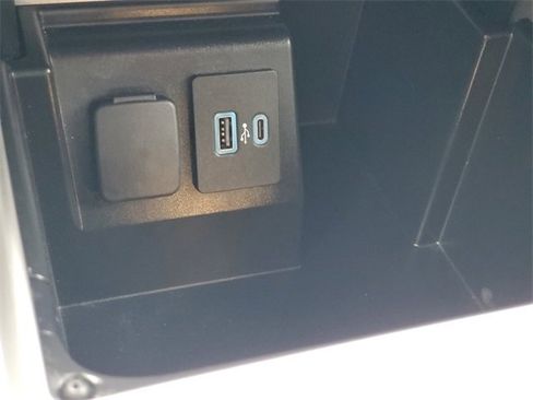 Used 2022 Ford Explorer XLT w/ Equipment Group 202A image 22