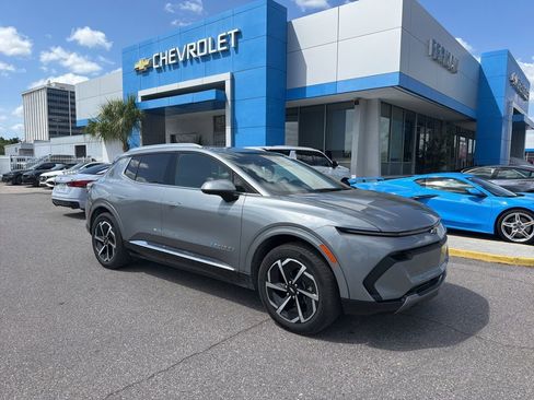 Used 2025 Chevrolet Equinox EV LT w/ Convenience Package image 3