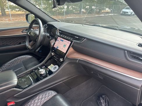 Used 2021 Jeep Grand Cherokee L Summit w/ Luxury Tech Group V image 13