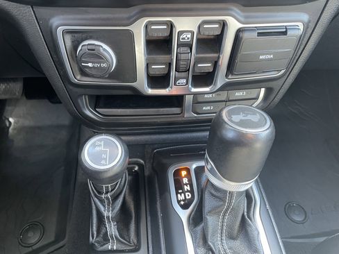 Used 2021 Jeep Wrangler Unlimited Sahara w/ Uconnect 4C Nav & Sound Group AWD/4WD image 22