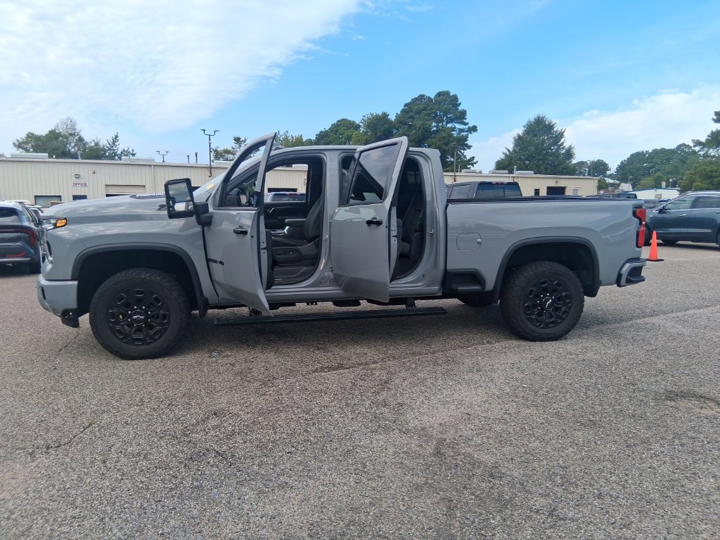 Used 2024 Chevrolet Silverado 2500 LTZ w/ LTZ Plus Package AWD/4WD image 18
