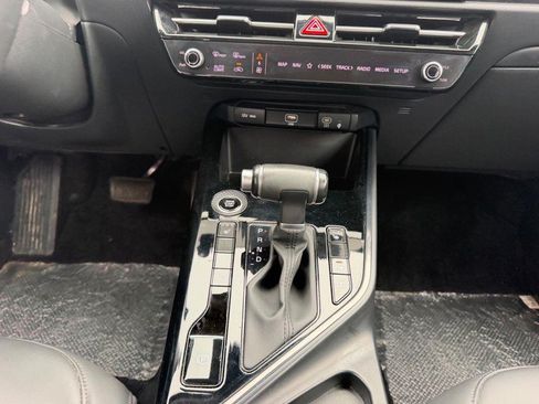 Used 2023 Kia Niro EX FWD image 15