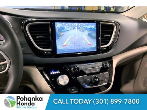 Used 2022 Chrysler Pacifica Touring-L image 24