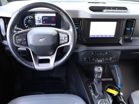 Used 2022 Ford Bronco Black Diamond image 14