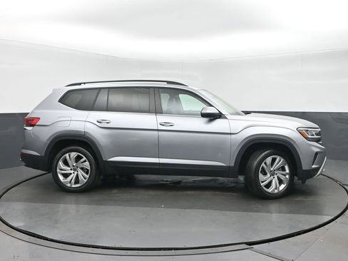 Used 2023 Volkswagen Atlas SE image 2