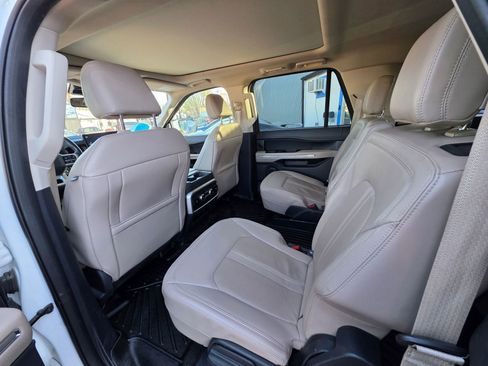 Used 2024 Ford Expedition Max Limited AWD/4WD image 9