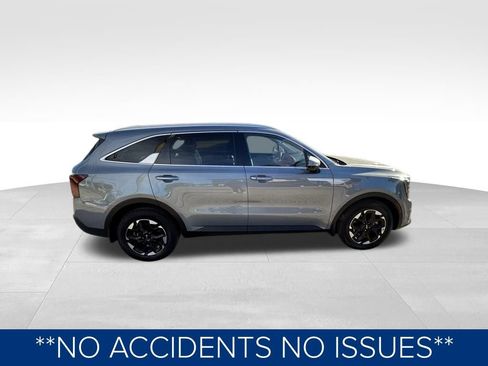 Used 2025 Kia Sorento S w/ Panoramic Sunroof Package image 3
