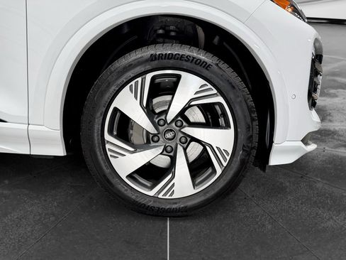 Used 2025 Audi Q6 e-tron Premium Plus w/ Premium Plus AWD/4WD image 33